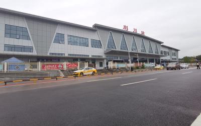 【学党史·办实事】投入70多万元升级改造 利川火车站站前广场更畅通了 