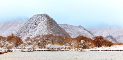 巴东：半山红叶半山雪