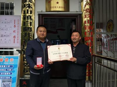 宣恩许应三获全省优秀红十字志愿者称号