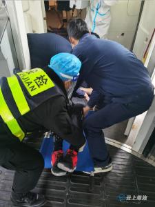 恩施机场全力救助机上发病旅客 