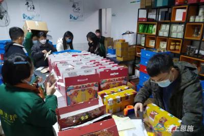 建始10万份“腊回家”特色年货俏销武汉