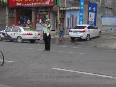 利川民警胡贤双：部队炼虎胆 警营立新功
