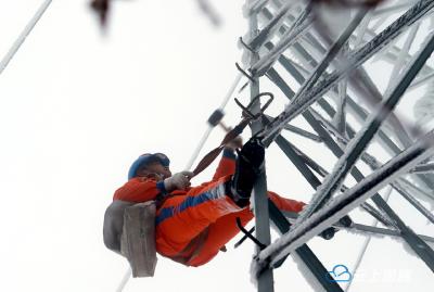 建始：战冰雪 保供电