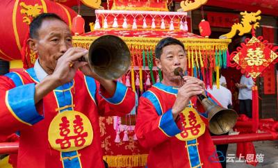组图：利川土家唢呐客 