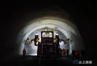 抢抓工期 巴东县348国道快速通道项目正式复工 