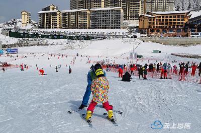 恩施绿葱坡滑雪场：冰雪游弥补冬季旅游空白 