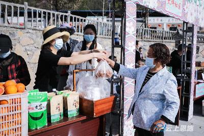 百亩梨花海，共与春风舞！巴东土店子村2022首届梨花节开幕 