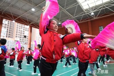 “双减”新课堂，非遗“花鼓灯”走进鹤峰校园 