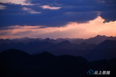 宣恩：日落归山 霞光如画 