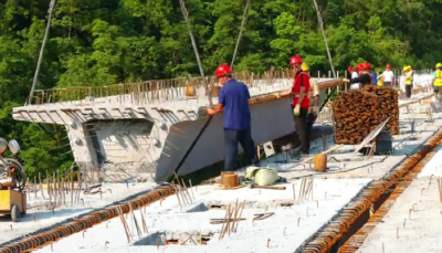 咸丰朝阳大桥建设进入桥面施工阶段 