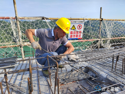 10月建成通车！咸丰县朝阳大桥建设正酣 