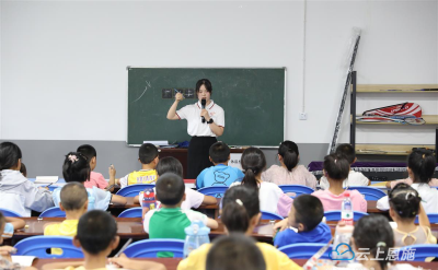 巴东：文艺点亮孩子梦 
