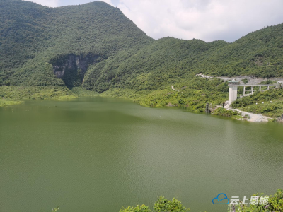 咸丰龙洞湾水库开闸放水“解渴”