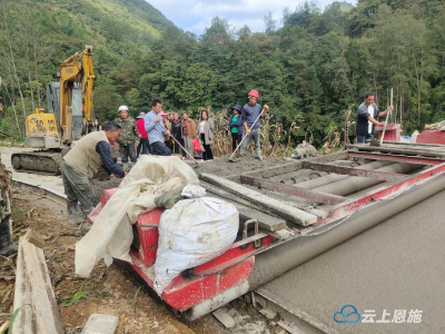 湖北鹤峰：修好“四好”农村路 打通群众出行“最后一公里”