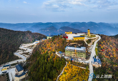 湖北巴东：深秋初冬的仙池峰，气象万千！
