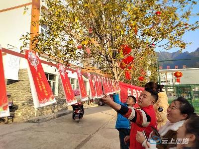 湖北宣恩：猜廉政灯谜 扣好清廉扣 