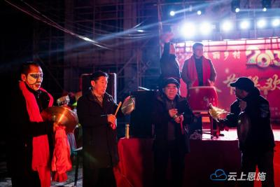 湖北来凤：自发组织“村晚”唱响共同缔造幸福曲 