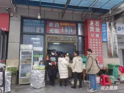 粗心旅客探亲返程路上丢包 恩施铁警迅速帮忙找回 