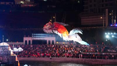 恩施鹤峰：千灯映溇水 喜乐闹元宵