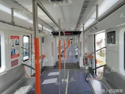 全市最快的地铁列车“凤凰橙”亮相 时速可达100公里