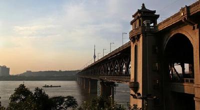 60年历经77次撞击 武汉长江大桥体检正当“壮年”