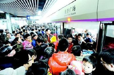 清明乘地铁武汉市民每天喊挤 总客运量排名内陆第6