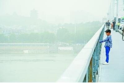 北方沙尘昨天抵汉 武汉实施紧急管控或将人工降雨