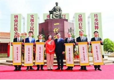 纪念谭鑫培诞辰170周年 谭门后人回江夏寻根