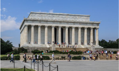 美国华盛顿林肯纪念堂遭涂鸦 警方展开调查