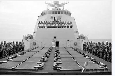 数百次跨赤道见证 中国海军“大航海时代”             过赤道办庆祝仪式 世界已干了400年