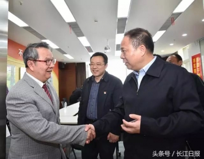 武汉市市长在大接访现场研究解决方案 他要求尽快解决问题