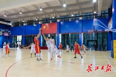 中韩青少年在武汉打了一场篮球比赛