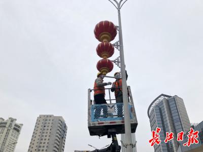 武汉街头的3万余组大红灯笼，拆下来去哪了？