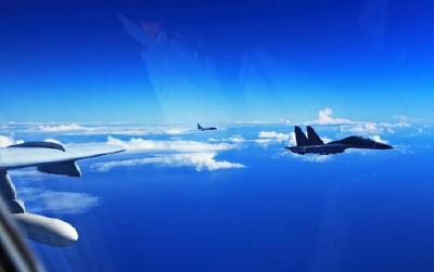 40多架各型战机出动 中国空军检验远海实战能力