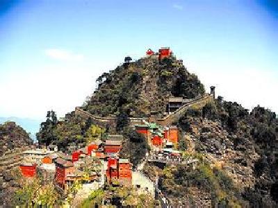 消防官兵出手相助 残疾游客梦圆武当山