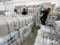 应对雨雪寒潮 民政部门紧急调送救灾物资