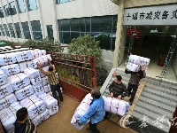 应对雨雪寒潮 民政部门紧急调送救灾物资