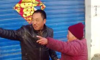 暖心！卖菜老太捡3000元上交，失主给她500她哭了