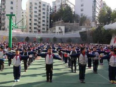 茅箭区教育局年度检查组到三堰小学检查工作