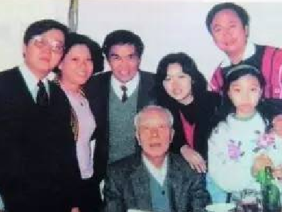 万里退休后给自己立下三条规矩:不写序言不题词