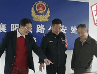 价值百万画作落在上海 乘警在开往十堰火车上追回