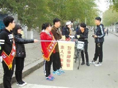 文明交通知识走进湖工职院道德讲堂
