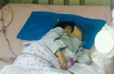 端着碗拿着筷子摔倒 筷子插入陕西3岁女童小脑
