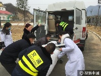 春运路上疲劳驾驶 十堰司机晕倒在高速公路收费站口