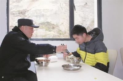 武当民警帮陕西自闭症少年找到家