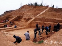 郧阳发掘出土多块旧石器