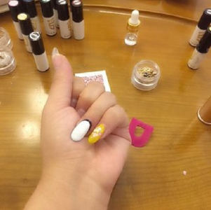 女子社区戒毒期间东躲西藏 手机直播美甲暴露行踪被抓