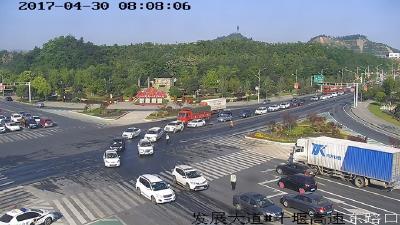 五一小长假十堰这些路段出现拥堵 交警全力疏导