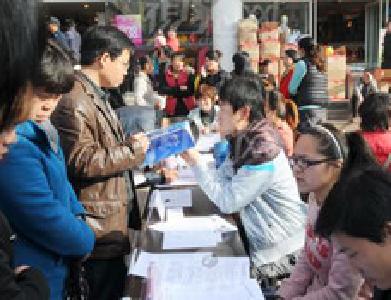 刘荣山寄语十堰首批特职人才和第六批博士服务团成员