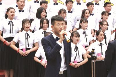 诵读经典扬国学 唱响青春跟党走